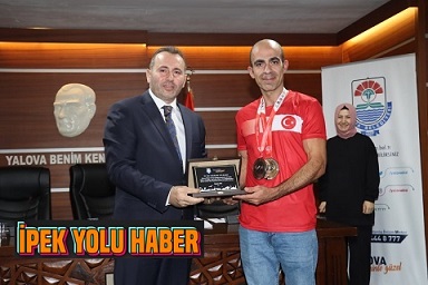 TUTUK, BİLEĞİNİN HAKKIYLA DÖNEN SPORCUYU TEBRİK ETTİ